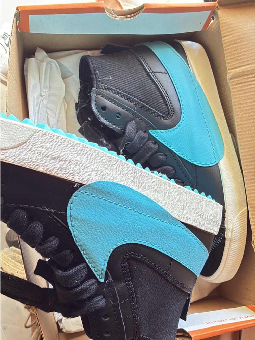 Nike Men’s Black and Bright Blue Sneakers